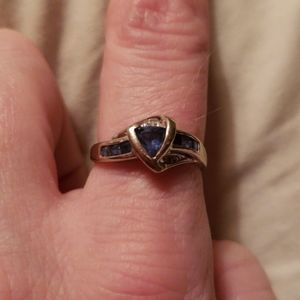 Genuine Tanzanite in 10 kt white gold